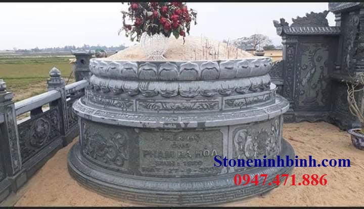 Mẫu mộ đá tròn của gia chủ ở Kim Sơn, Ninh Bình