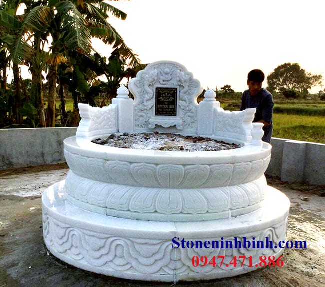 Mẫu mộ đá tròn của gia chủ ở Tiền Hải, Thái Bình