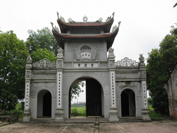 Cổng tam quan có gác ở chùa Dận thuộc thành phố Bắc Ninh